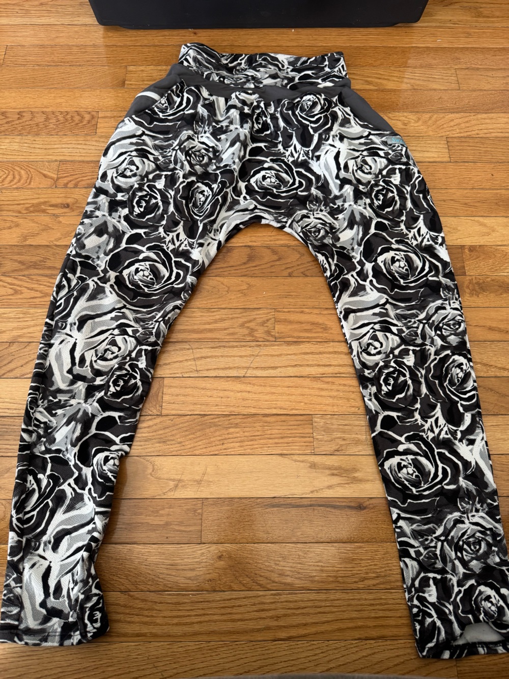 Women's Black & White Rose Print Jogger Pants